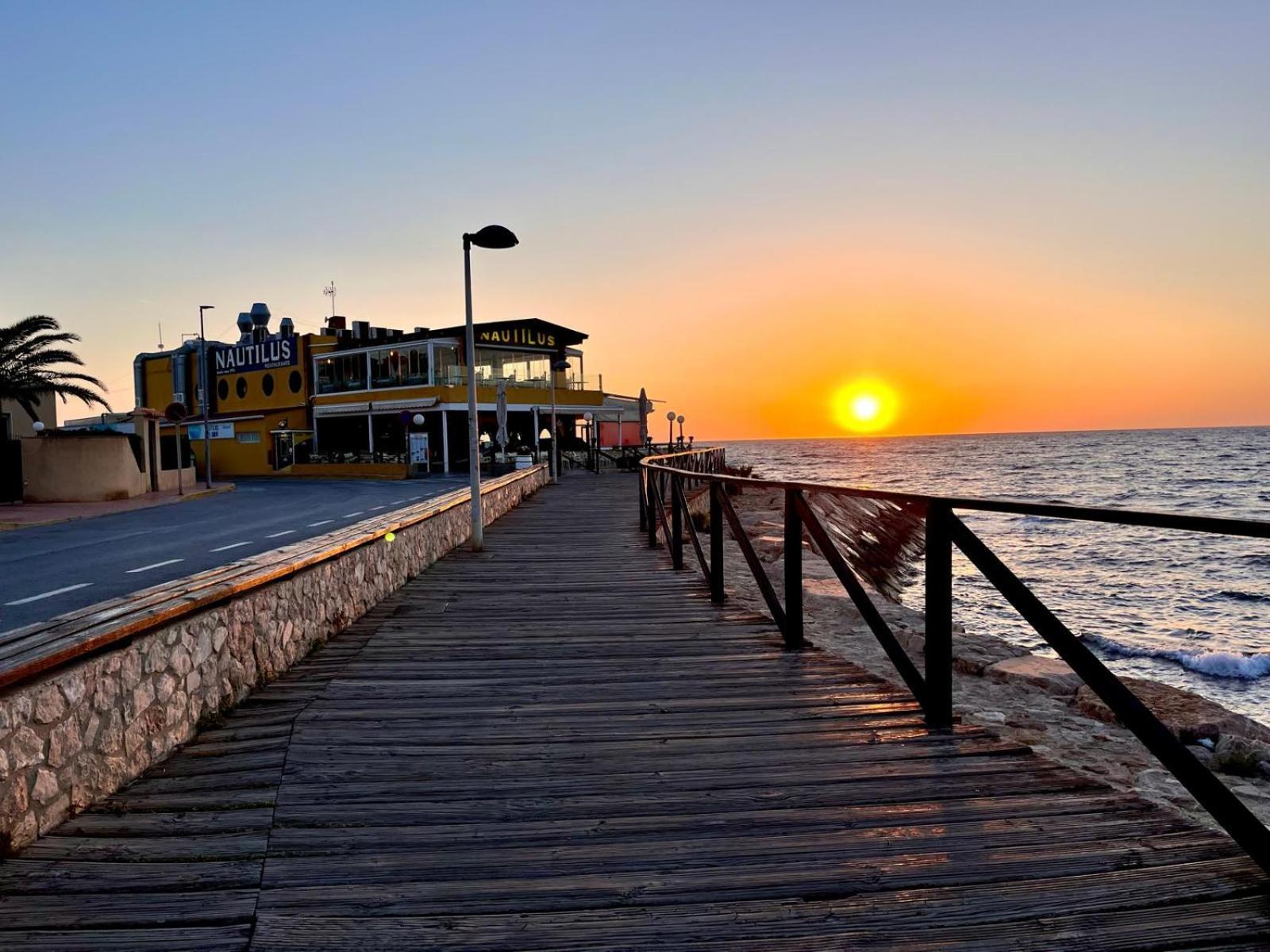 Sea View Apartment Beach Front Punta Prima Torrevieja Luaran gambar